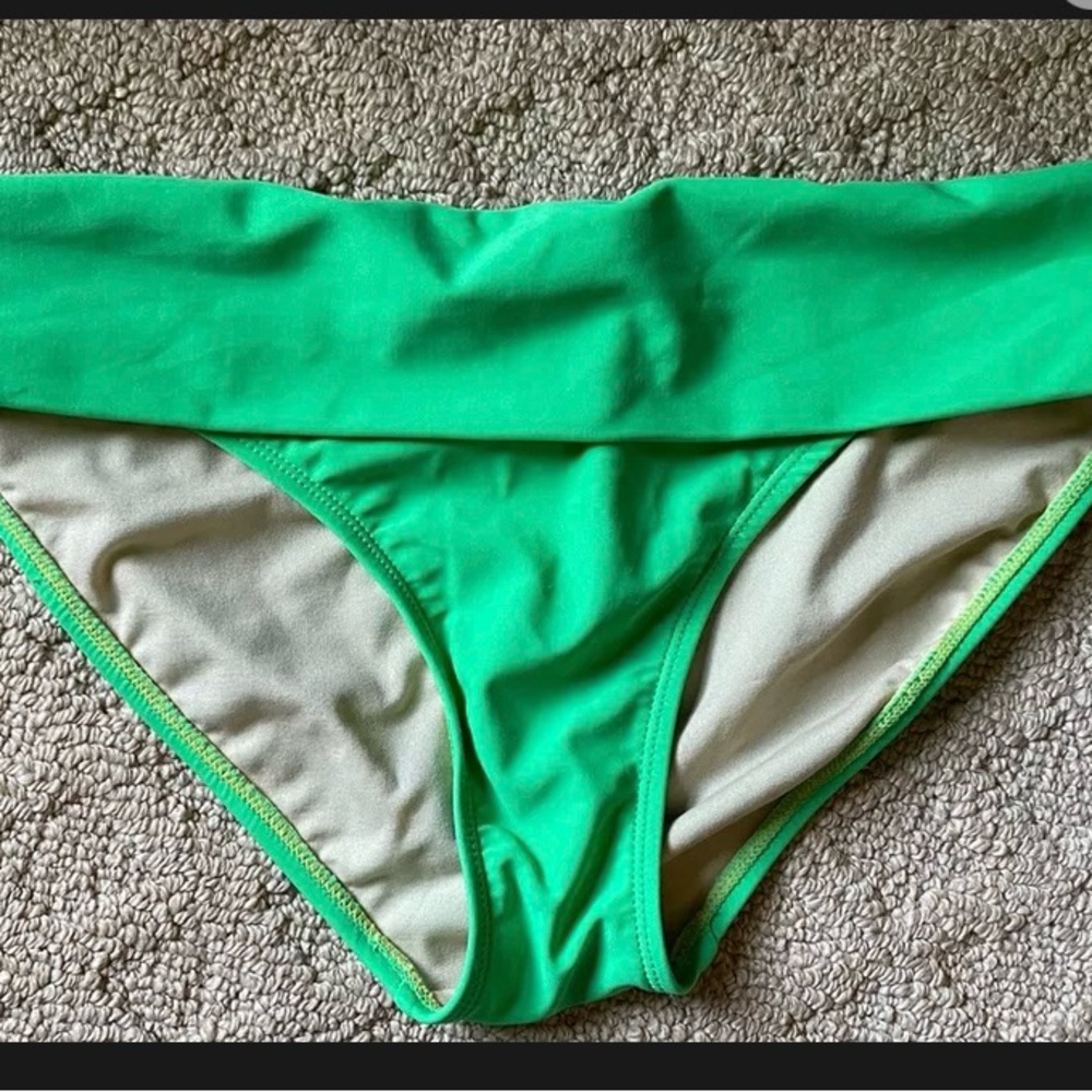 Old Navy Women's Bikini
Bottoms Size Medium Green